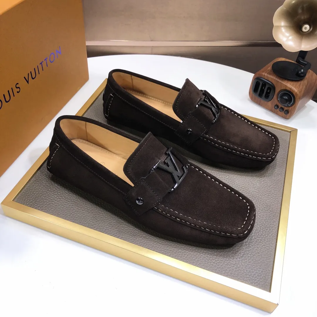 Men's men's shoes 💰420💰 [LV Doudou shoes] (water-dyed cowhide lining) new model is on the market, available on the official website. The new Doudou shoes are processed into single-color materials, and the uppers are made of imported cowhide material. The body of the shoe is fully hemmed with mark thread, and is lined with imported original cowhide leather. The elegant shoe shape is super suitable for all-matching, and the size is 38-44.